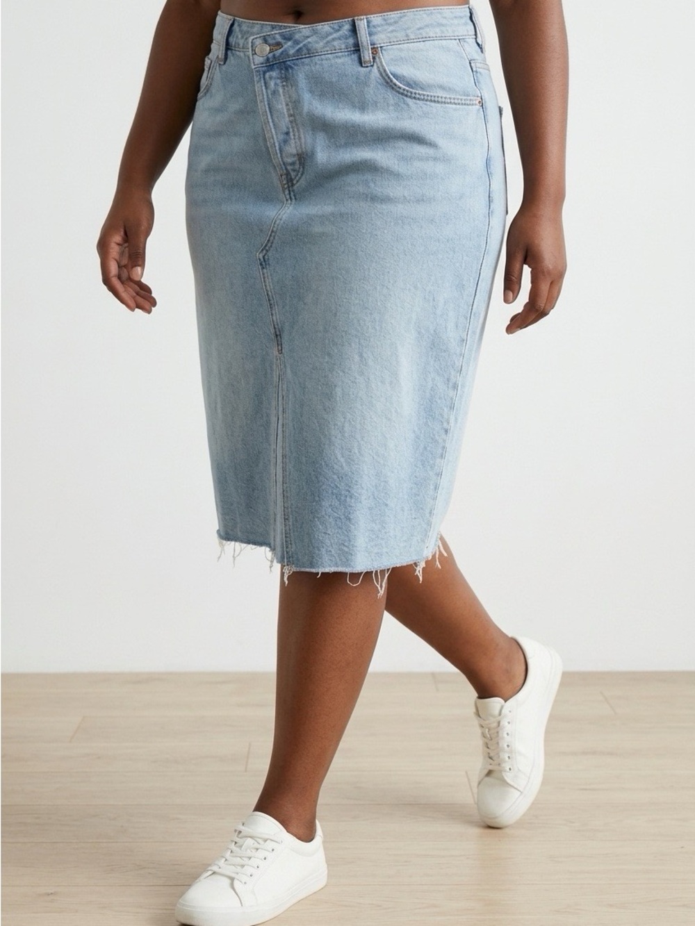 SHEIN Light Blue Denim Pencil Skirt with Raw Hem